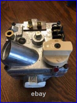 Carrier, Bryant & Payne Gas Valve Part # 301273-702 Model # 646A-X