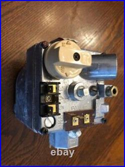 Carrier, Bryant & Payne Gas Valve Part # 301273-702 Model # 646A-X